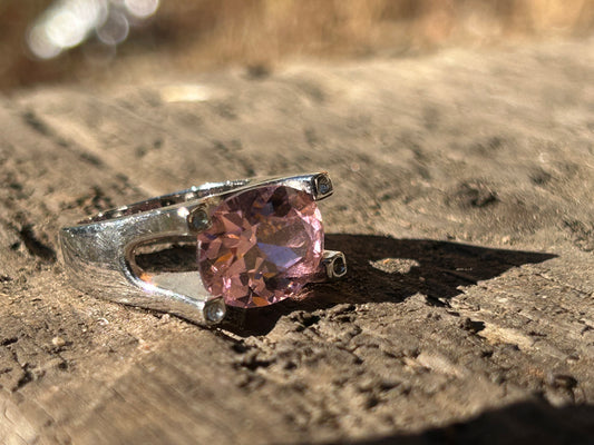 The Rosé Radiance Ring